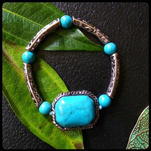 Jewelry - Turquoise colored Stone beaded native bracelet